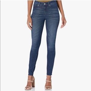 SIGNATURE by LEVI STRAUSS Totally Shaping Skinny Sz 8